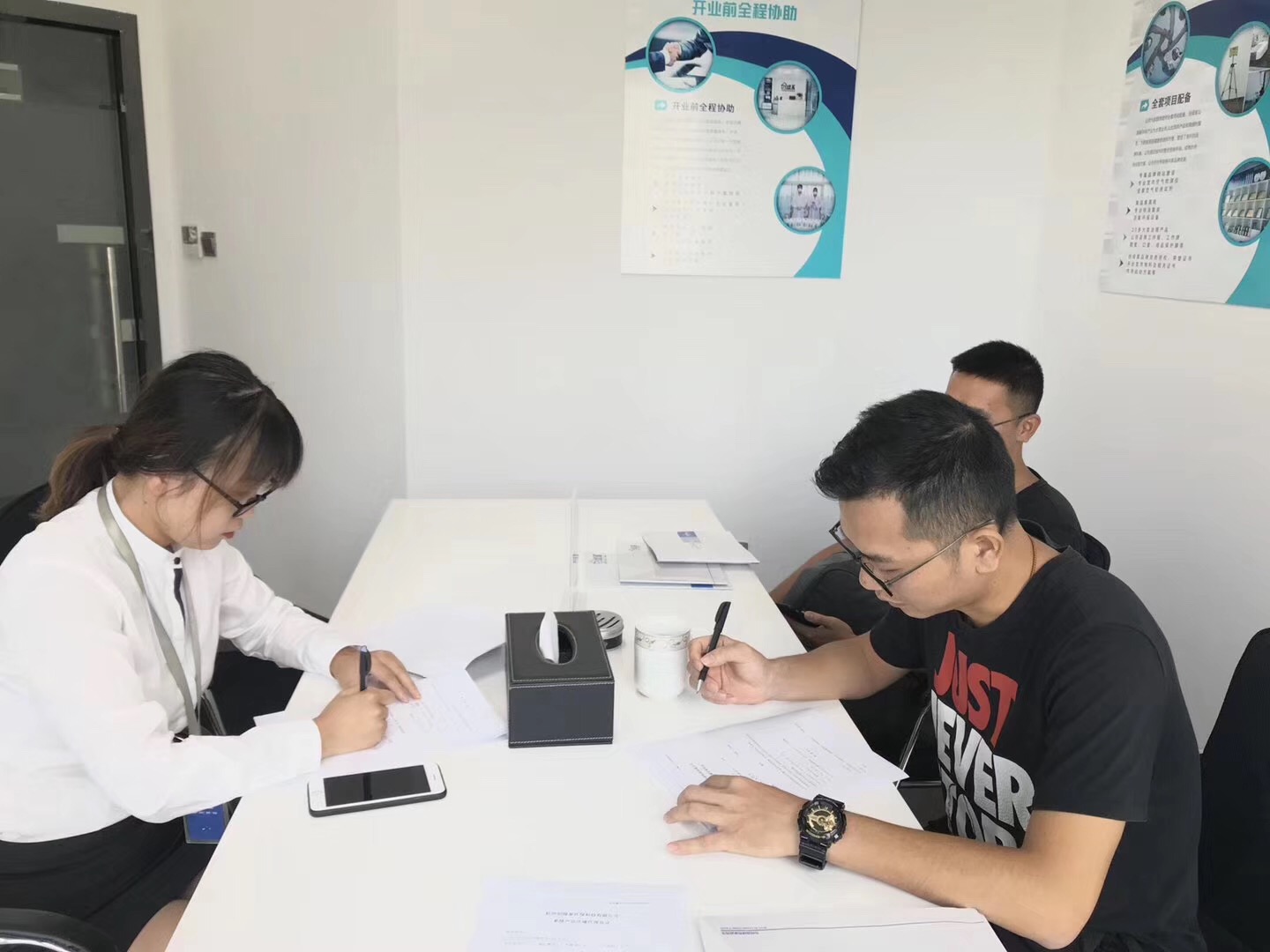 熱烈祝賀劉總簽約創(chuàng)綠家廈門市區(qū)級代理！