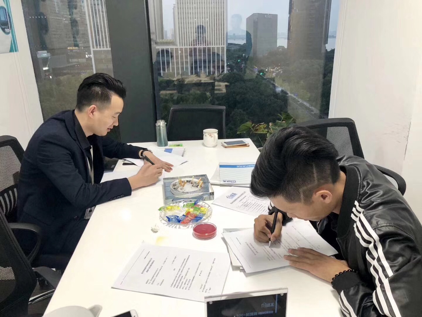 熱烈祝賀王總兄弟簽約創(chuàng)綠家武漢市區(qū)級代理！