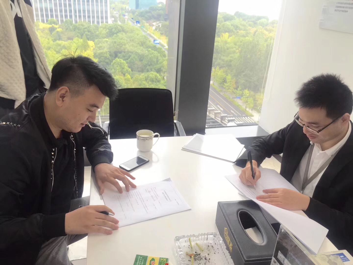 熱烈祝賀葛總兄弟簽約創(chuàng)綠家沈陽市區(qū)級代理！