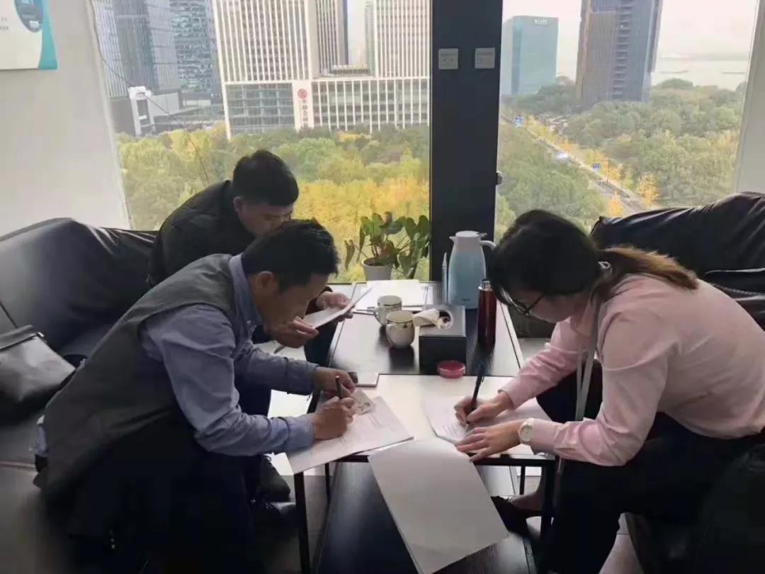 熱烈祝賀胡總簽約創(chuàng)綠家佛山市區(qū)級代理！