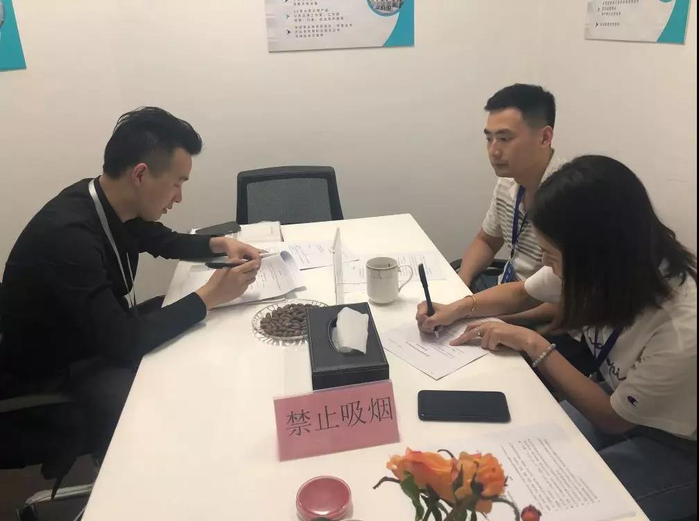 熱烈祝賀王總簽約創(chuàng)綠家南京市區(qū)級代理！