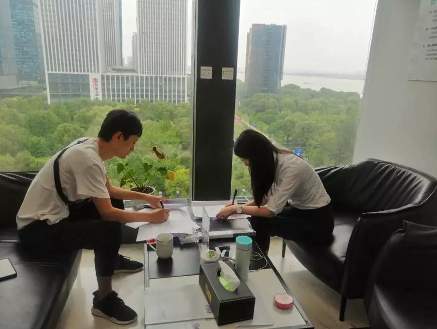 熱烈祝賀章總簽約創(chuàng)綠家湖北省武漢市區(qū)級(jí)代理！