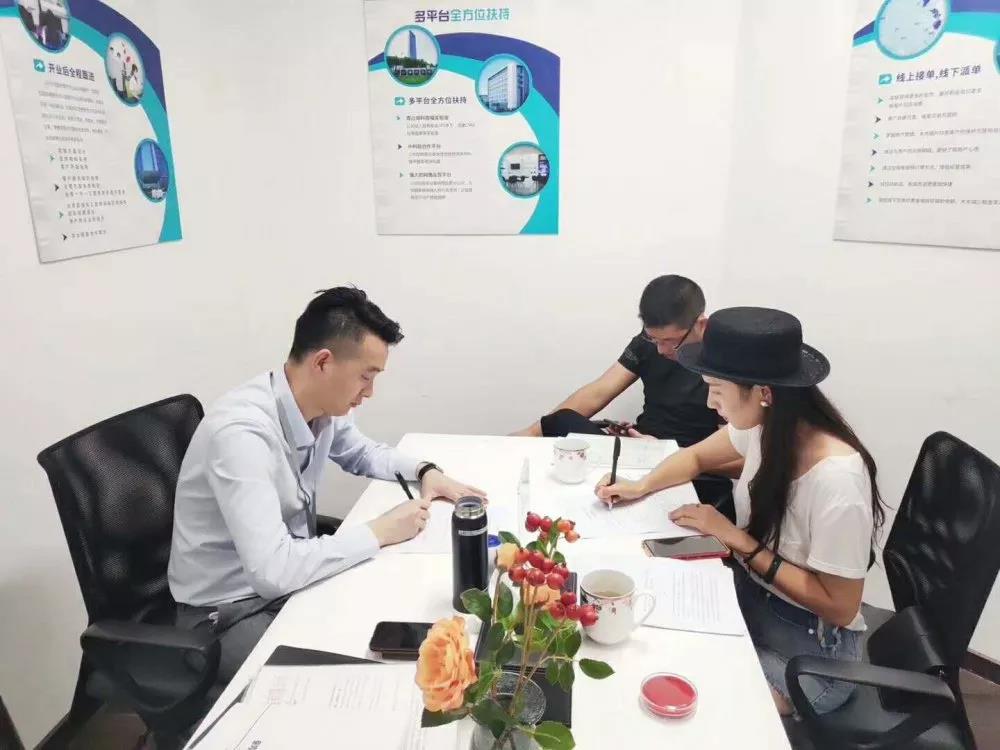 熱烈祝賀何總簽約創(chuàng)綠家四川省南充市區(qū)級代理！