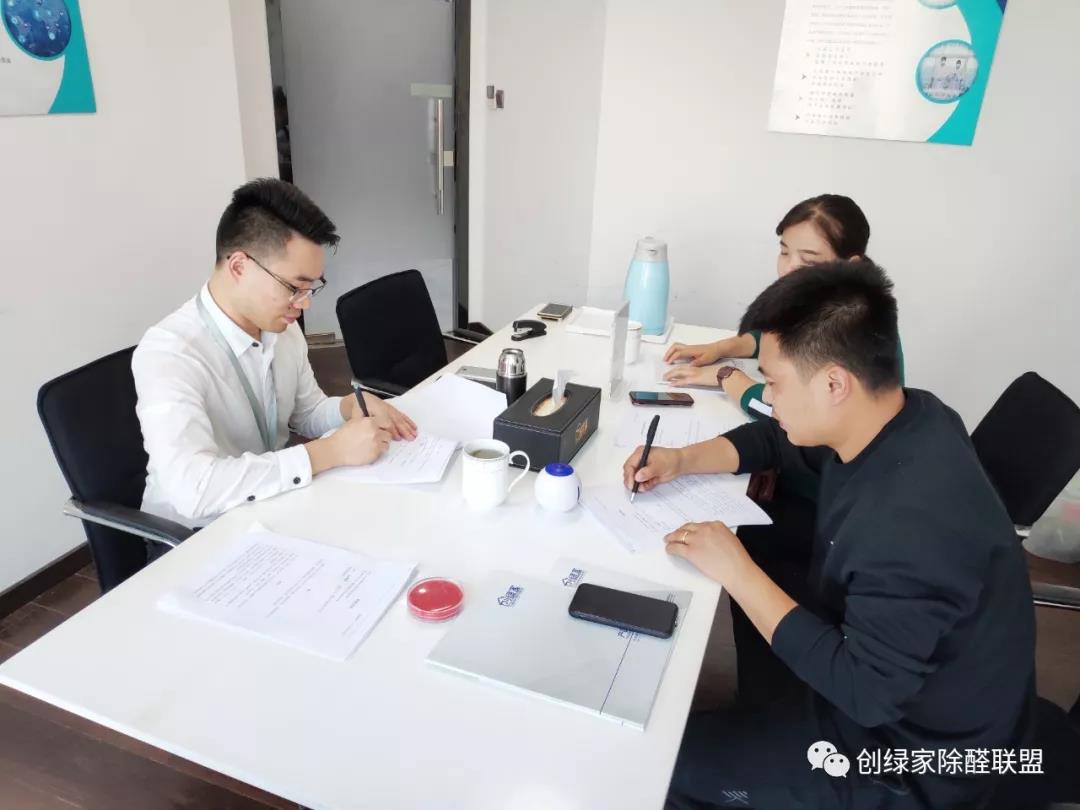 熱烈祝賀王總夫婦簽約創(chuàng)綠家?。?！