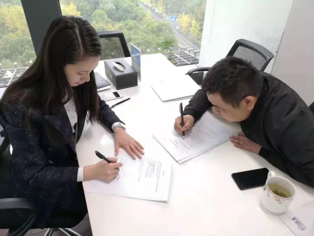 熱烈祝賀裴總簽約創(chuàng)綠家江蘇省鎮(zhèn)江市區(qū)級(jí)代理！