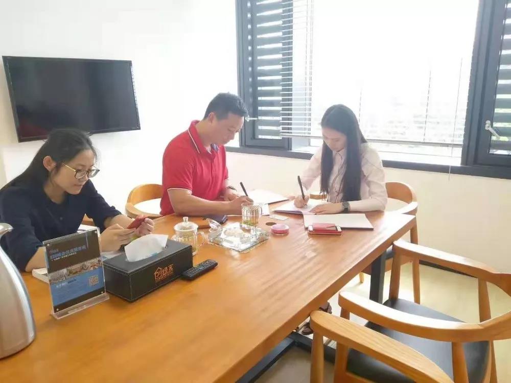 熱烈祝賀余總續(xù)約創(chuàng)綠家海南省三亞市區(qū)級代理！