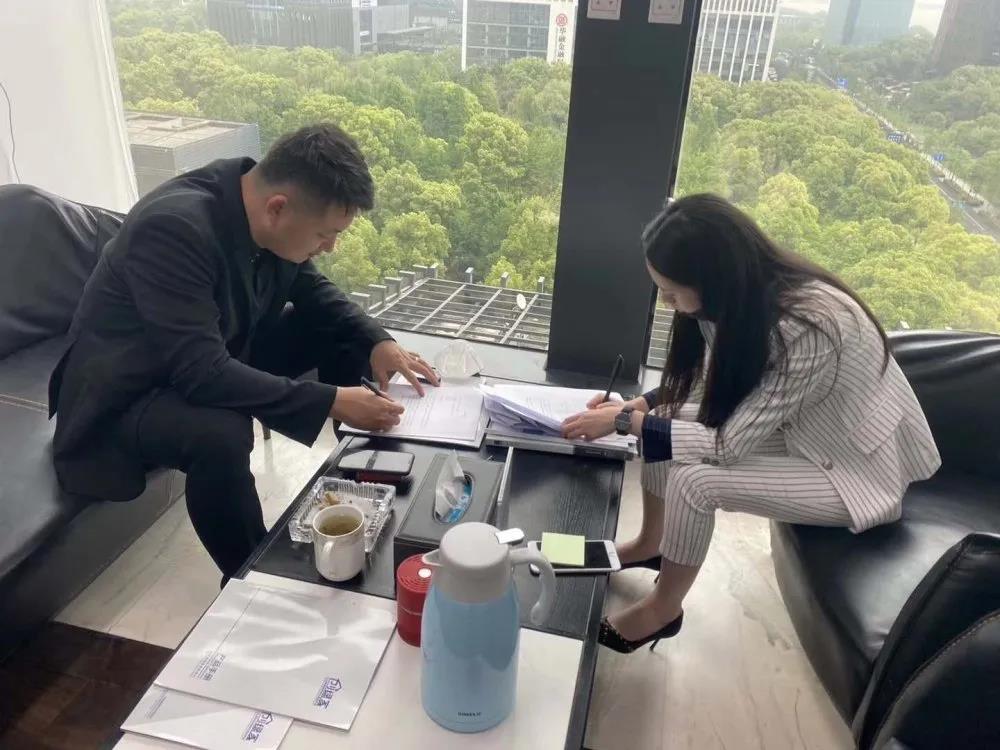 熱烈祝賀徐總劉總簽約創(chuàng)綠家中華人民共和國香港特別行政區(qū)代理！