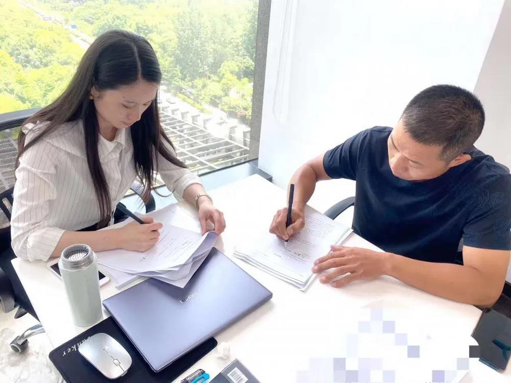 熱烈祝賀張總簽約創(chuàng)綠家湖北省咸寧市縣級代理！