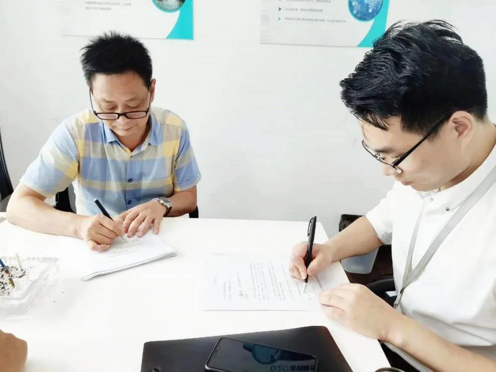 熱烈祝賀潘總、鄭總簽約創(chuàng)綠家江蘇省南京市區(qū)級代理！