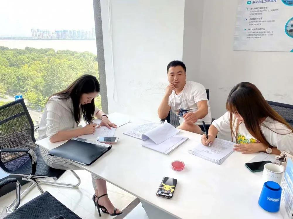 熱烈祝賀高總夫婦簽約創(chuàng)綠家河北省張家口市區(qū)級代理！