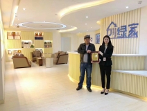 熱烈祝賀何總簽約創(chuàng)綠家上海市區(qū)級代理！