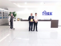 熱烈祝賀尚總、鄧總夫婦簽約創(chuàng)綠家四川省市級代理！