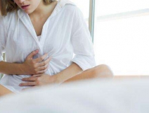 剛開業(yè)四個(gè)月的小店關(guān)門歇業(yè)，原因有兩點(diǎn)：一是甲醛超標(biāo)了5倍多，二是老板娘因此流產(chǎn)了……