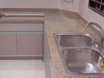 廚房“危機(jī)四伏”，居然是因?yàn)榧兹┏瑯?biāo)