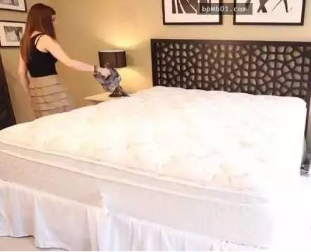 南京美女睡了10年的床墊，掀開后把全家人都嚇傻了……