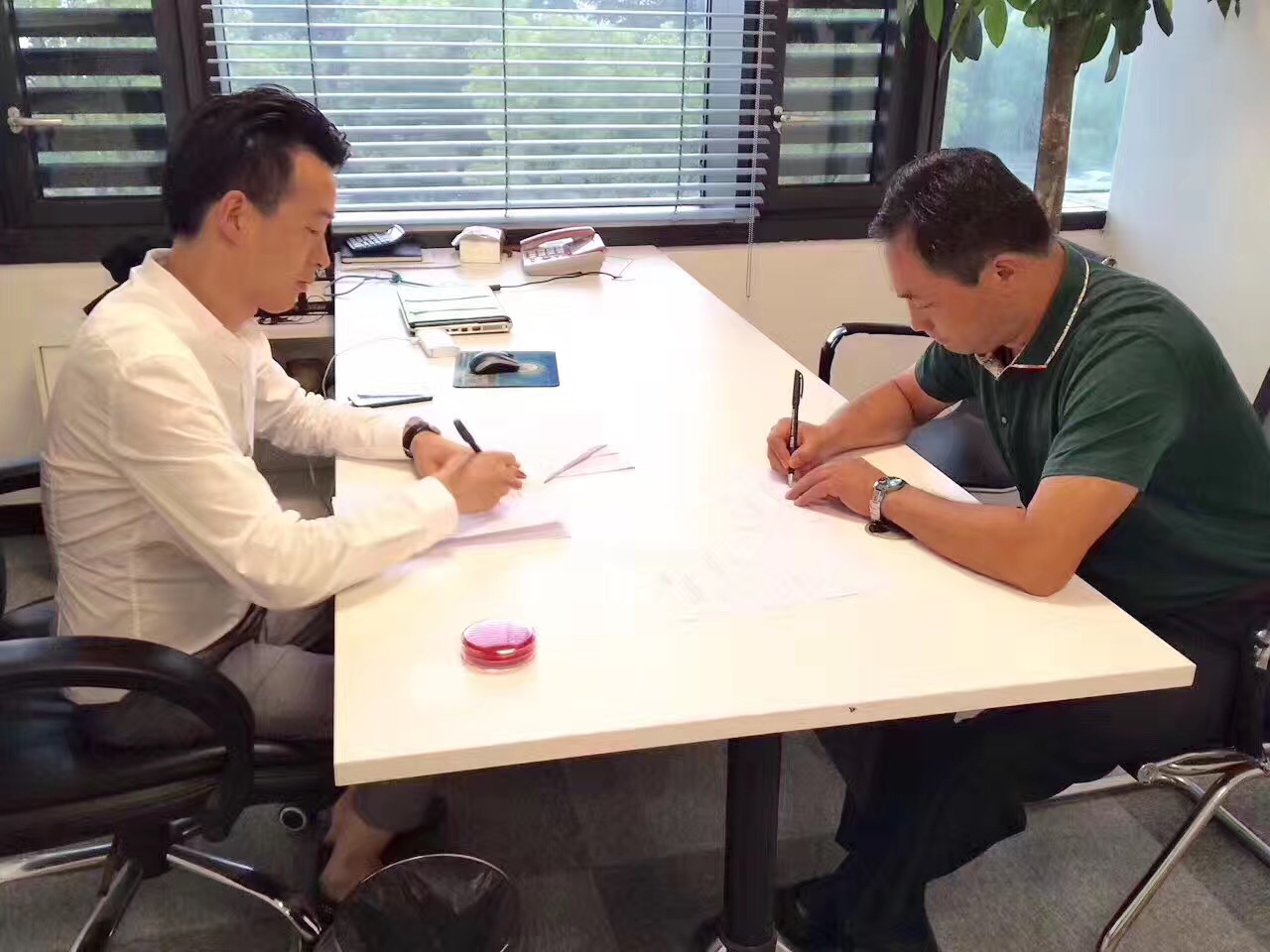 熱烈祝賀北京大興梁總簽約創(chuàng)綠家！